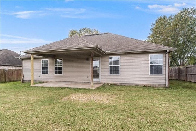 Building Photo - 521 Redbud St