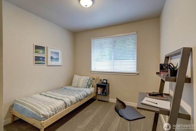 Building Photo - Stunning 4BR/2.5BA Home in Lake Forest Park ?