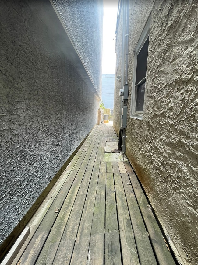Building Photo - 1802 Master St