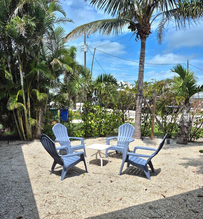 Building Photo - 613 Fern St