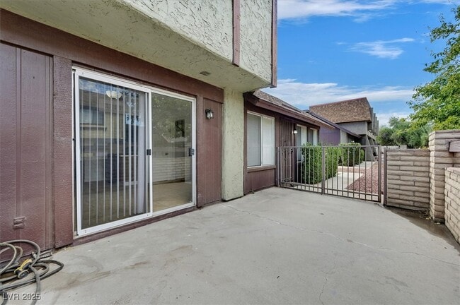 Building Photo - 4474 Buena Vista Dr