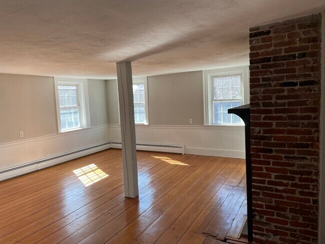 Building Photo - 10 Palfrey Ct