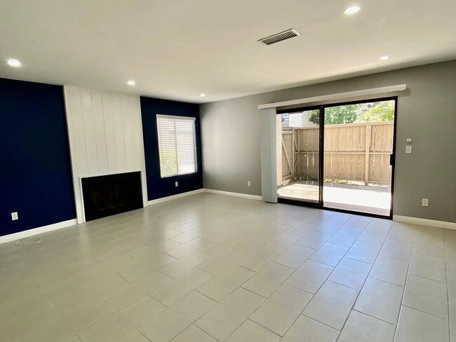 Building Photo - 450 W Vermont Ave