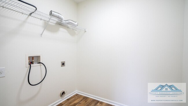 Building Photo - 102 Millbury Way