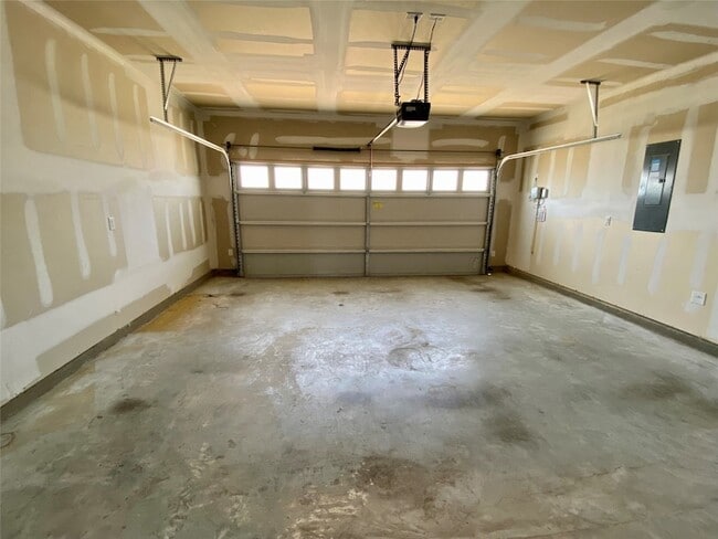 Building Photo - 1800 Canyon Ln