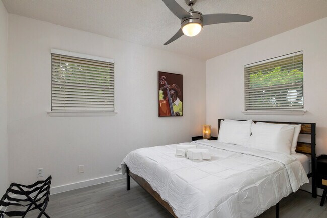 Building Photo - 420 Wilshire Dr