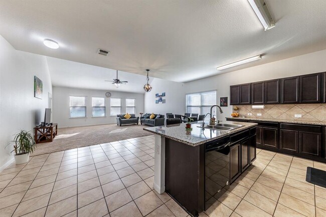Building Photo - 925 Woodduck Trail