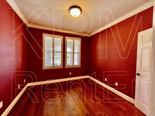 Building Photo - 5879 Riverbank Cir