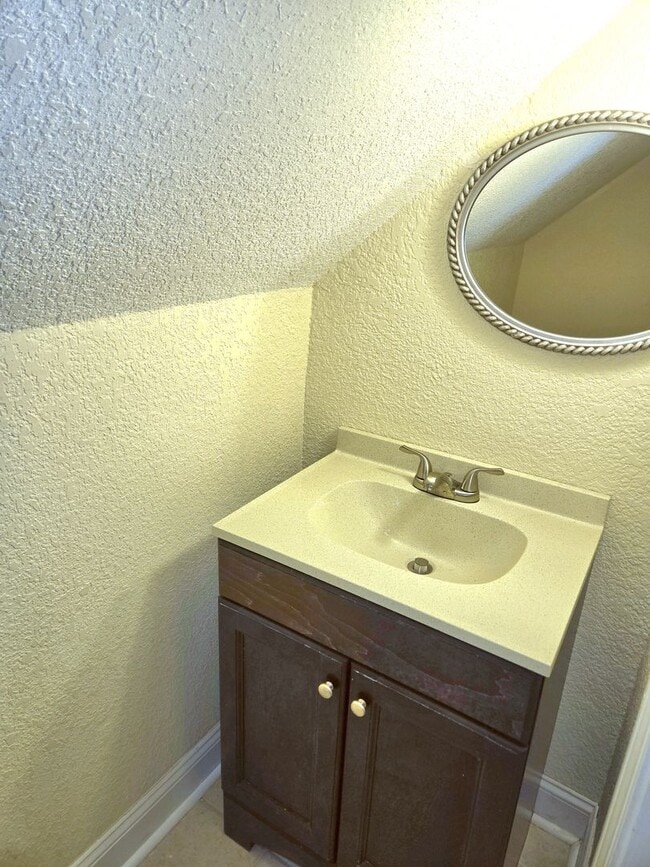 Building Photo - Beautiful Move-In Ready Single Family Home!