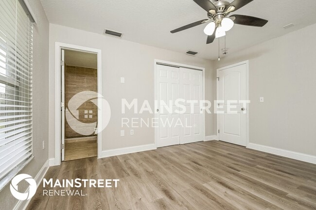 Building Photo - 2330 Northview Dr