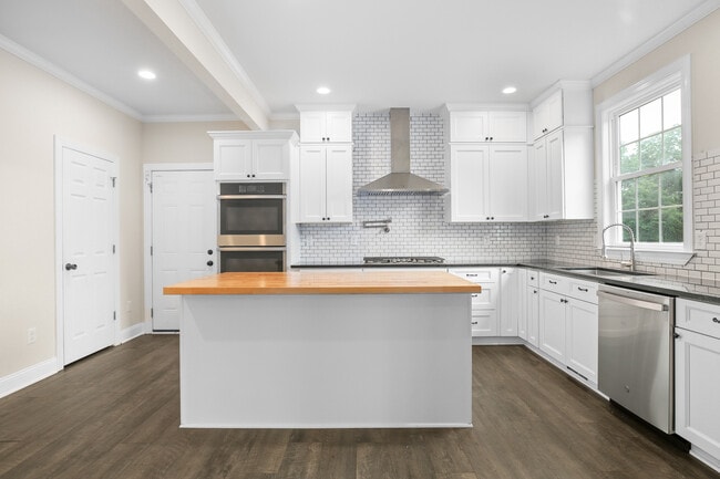 Building Photo - 6337 Louisianna Rd