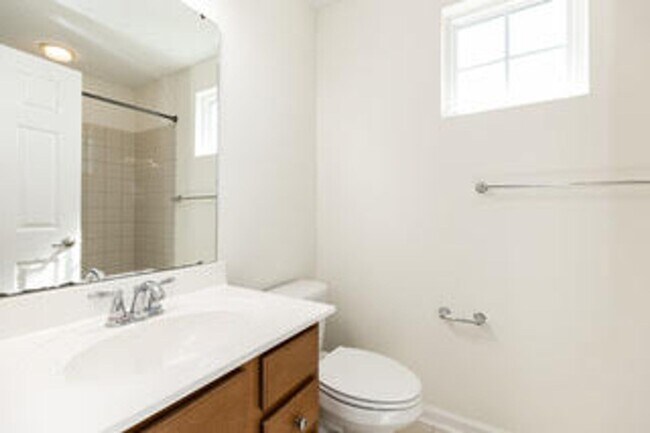 Building Photo - Spacious End Unit-Townhome in Hockessin’s ...