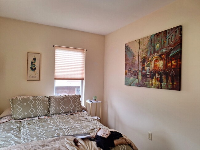 Building Photo - 464 Howe Ave