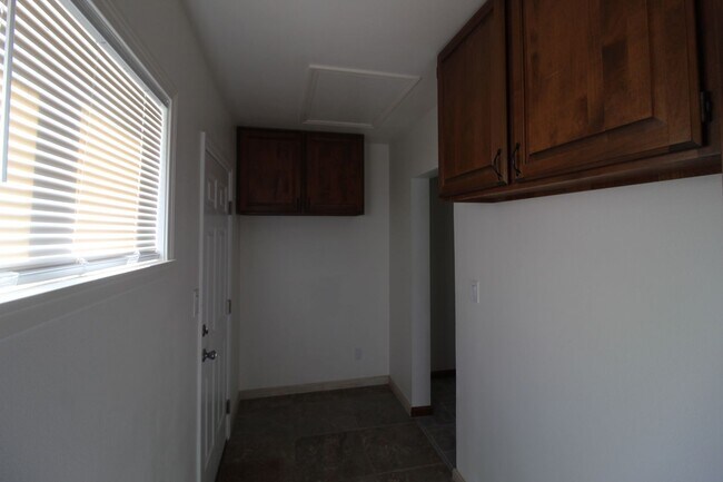 Building Photo - N10th754