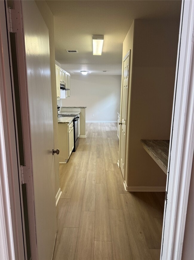 Building Photo - 174 E Sunset Dr