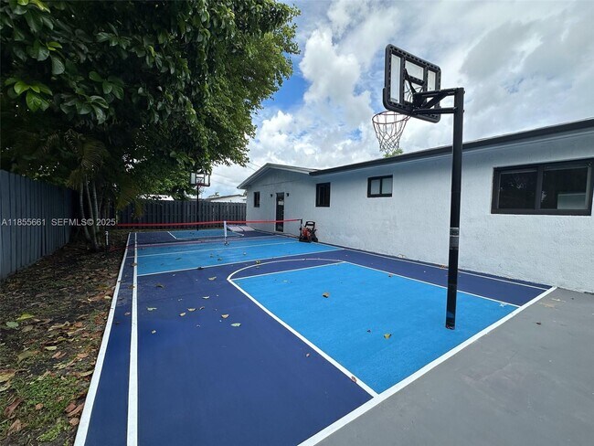 Building Photo - 9426 Caribbean Blvd