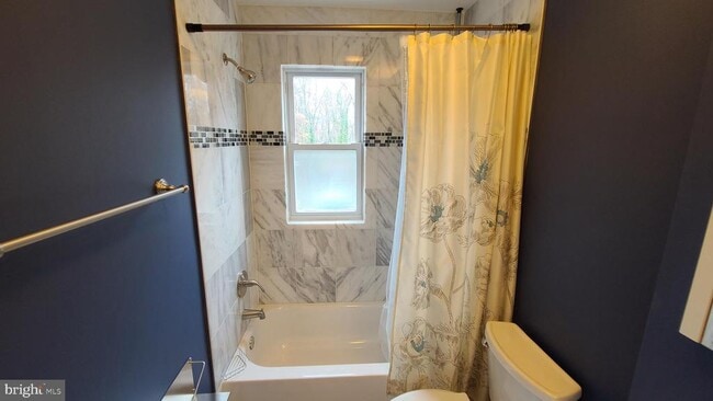 Building Photo - 417 Burbank St SE