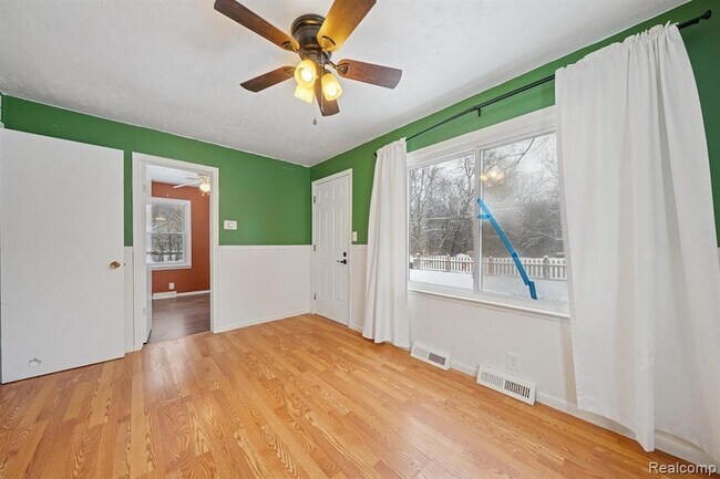 Building Photo - 2266 Newberry Rd