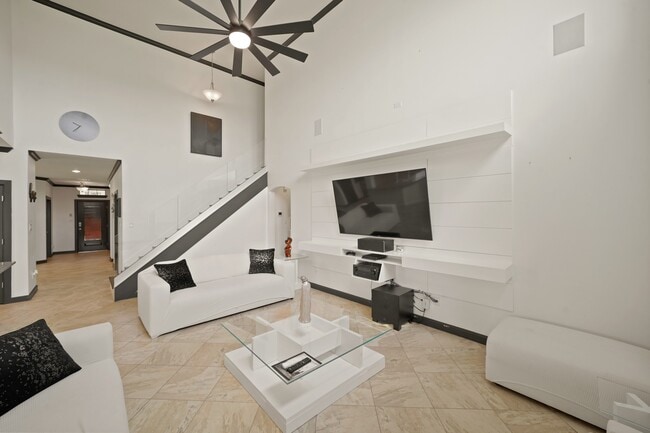 Building Photo - 249 Castlegate Ln