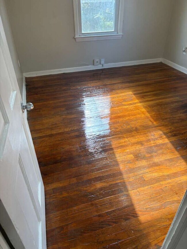 Building Photo - NEWLY RENOVATED! 3 BED, 1 BATH BEAUTIFUL  SINGLE-FAMILY HOME IN CLEVELAND!