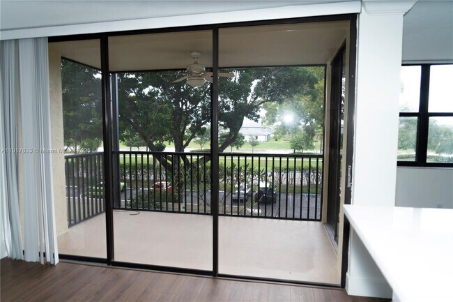 Building Photo - 105 Lake Emerald Dr