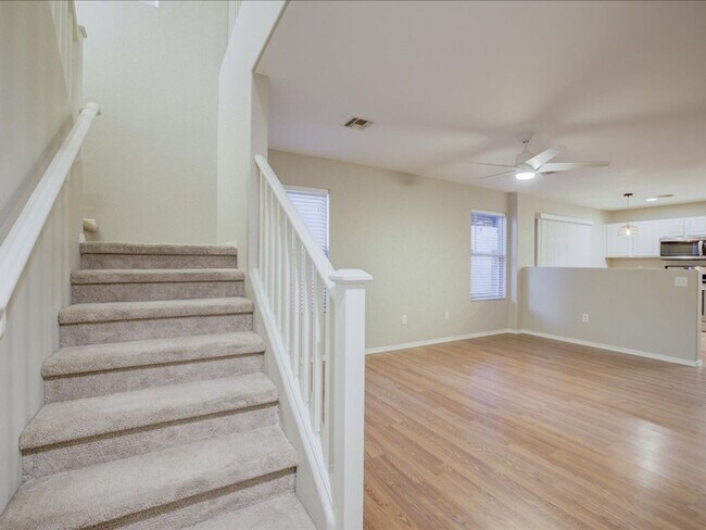 Building Photo - 2 Bedroom, 2.5 Bath