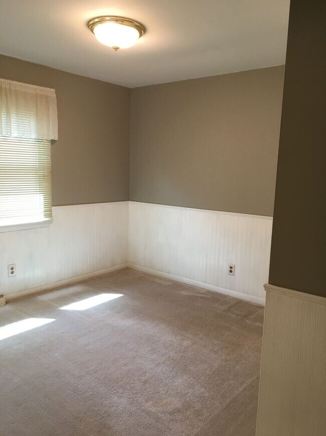 Building Photo - 119 Mitchell Cir