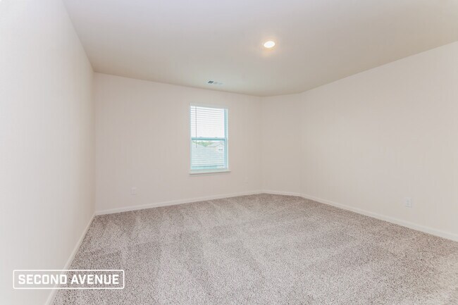 Building Photo - 909 Mallorie Ln