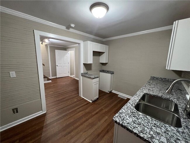 Building Photo - 15 Tower St