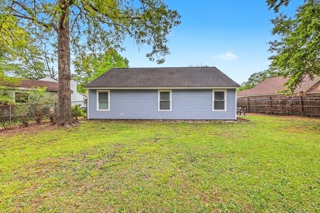 Building Photo - 104 Tweed Ct
