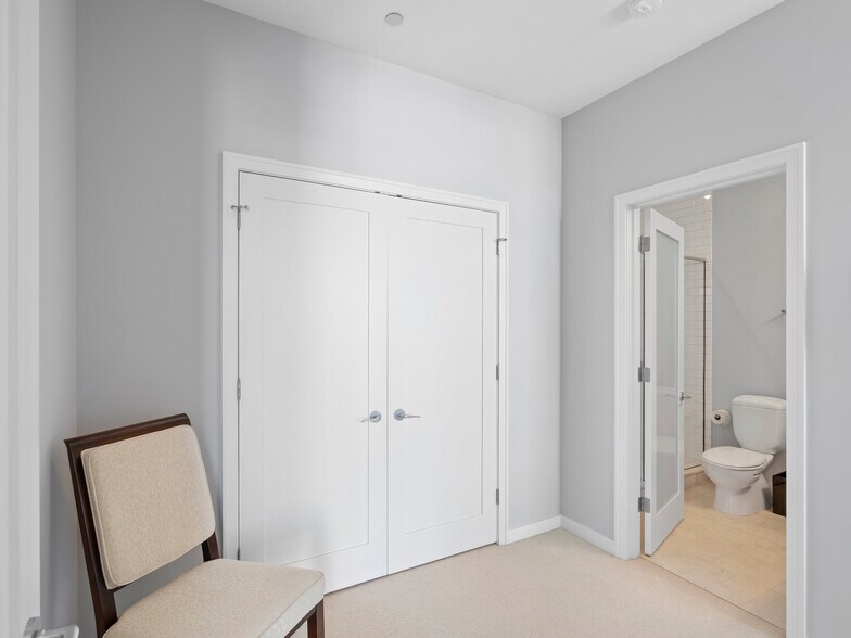 Building Photo - 1025 NW Couch St