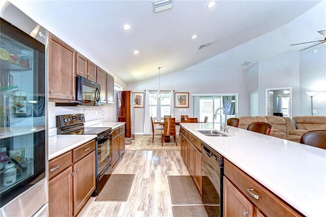 Building Photo - 6731 Castle Green Pl