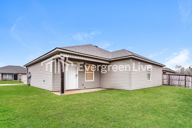 Building Photo - 16366 Creek Dr