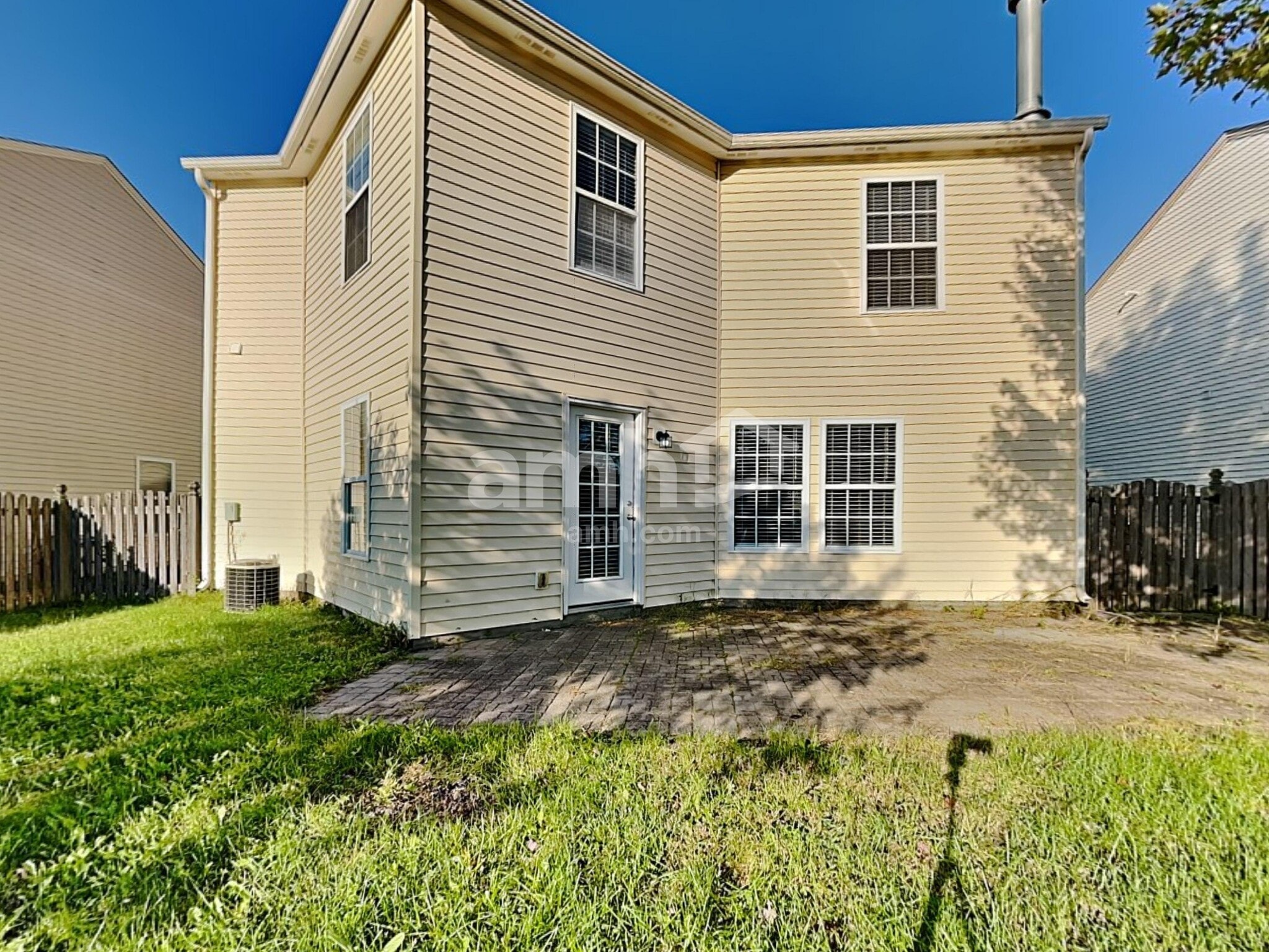 Building Photo - 15204 Clear St