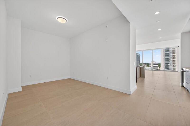 Building Photo - 301 1st St S