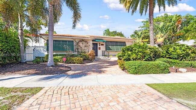 Primary Photo - 623 NE 17th Way