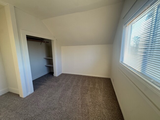 Building Photo - 449 SE 4th Ave