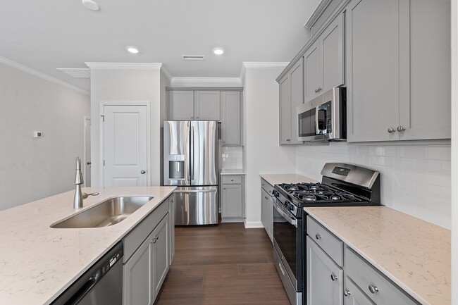 Building Photo - 130 Paramount Dr