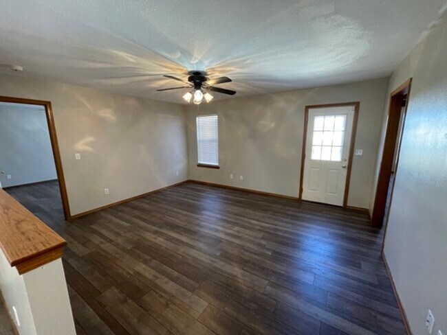 Building Photo - FOR LEASE. VERY NICE 3 BEDROOM 2 BATH HOME IN CARL JUNCTION-$1350 RENT-$1350 DEPOSIT