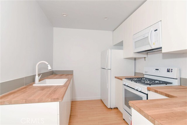 Building Photo - 11921 Goshen Ave