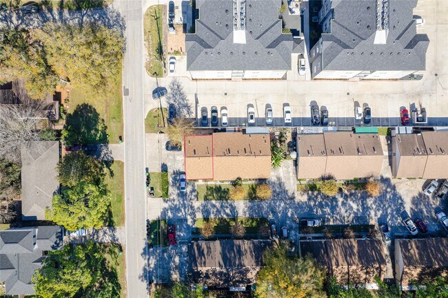 Building Photo - 1716 Crestdale Dr