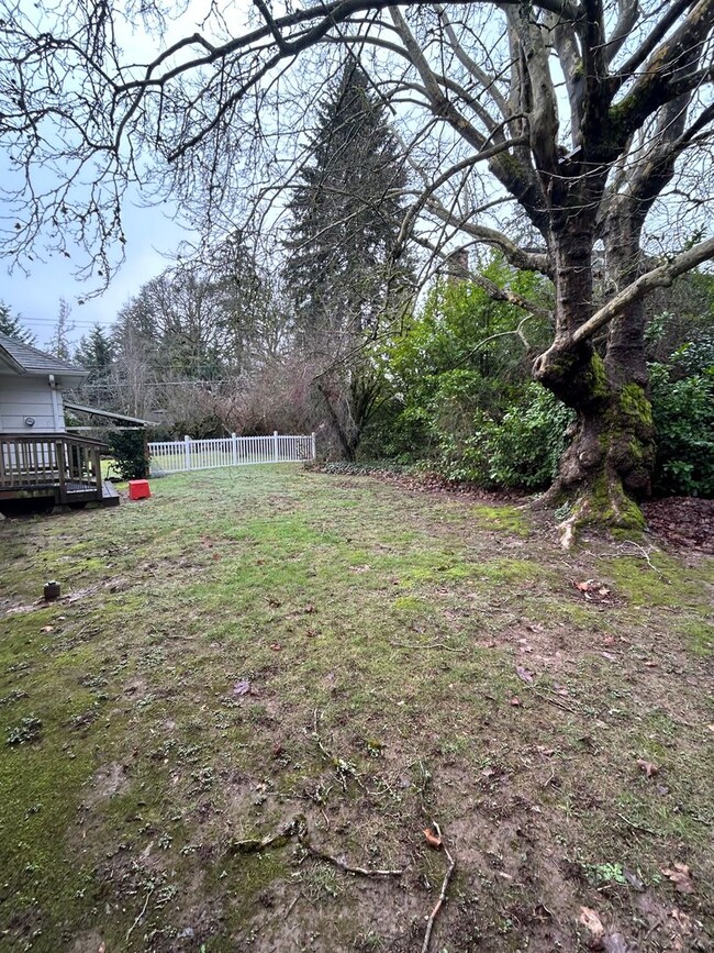 Building Photo - Corner Lot - Lake Oswego House for Rent - ...