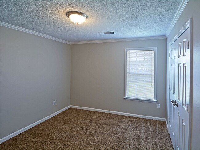 Building Photo - 3 Bedroom with Bonus Room, 2.5 Bathroom Ne...