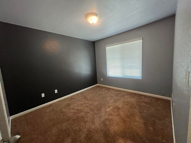 Building Photo - 2307 Tahoe Ave