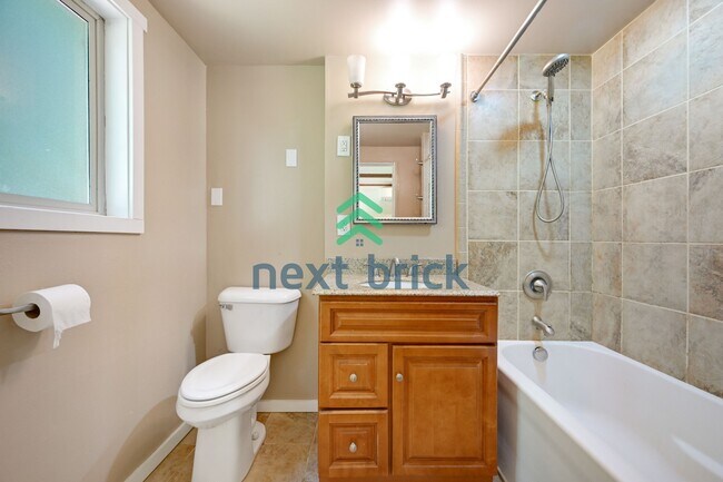 Building Photo - Expansive 4-Bedroom Sammamish Residence w/ Private Guest Suite & Included internet and landscaping.