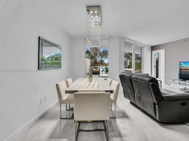 Building Photo - 9821 E Bay Harbor Dr