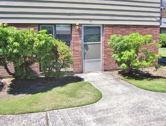 Building Photo - Near OHSU-Well-Appointed Studio Ready Soon!