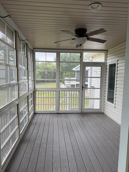 Building Photo - 4892 Monarch Dr