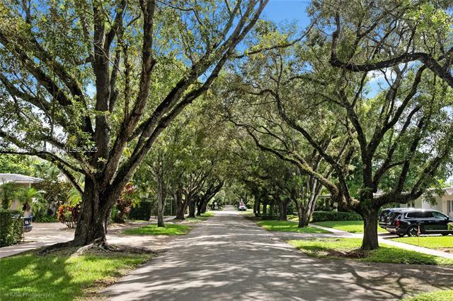 Building Photo - 1545 Siena Ave