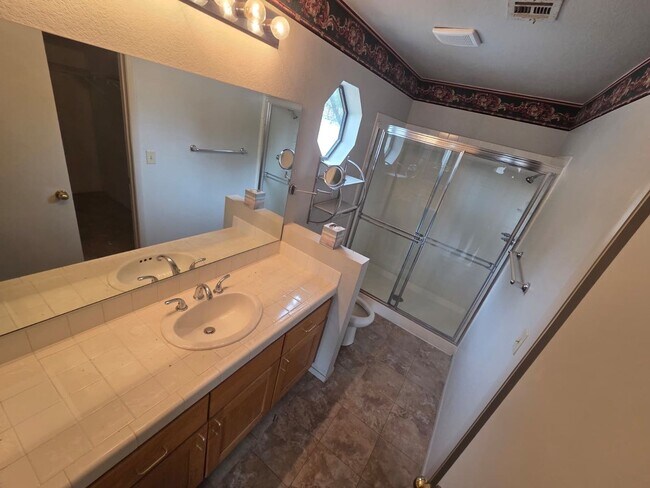 Building Photo - Spacious Single-Story Home w/ Vaulted Ceilings & Private Yard